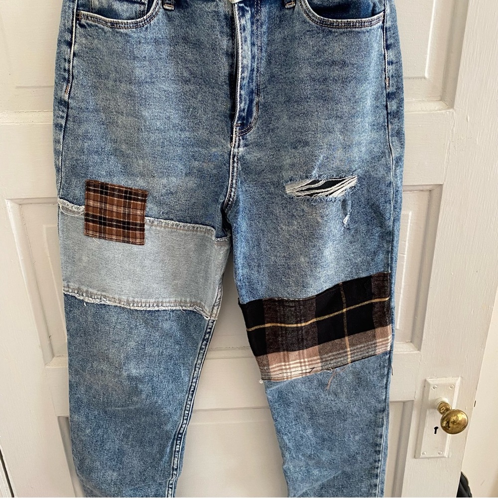 hollister ultra high rise mom jean distressed patched size 7/28 - Picture 5 of 9